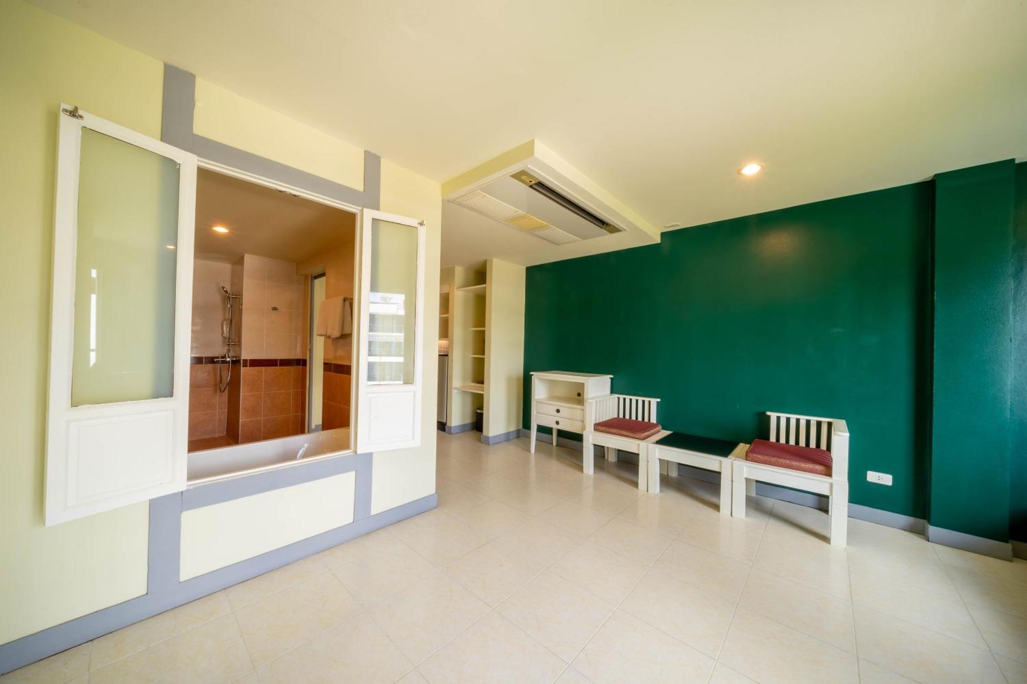 Hotel La Vintage - Patong, Phuket 4*